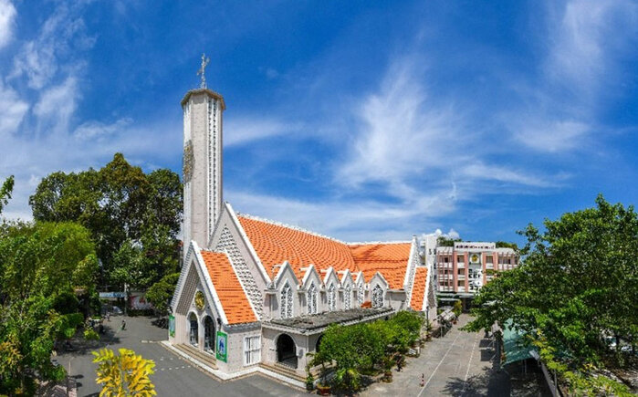 Nhà Thờ Dòng Chúa Cứu Thế